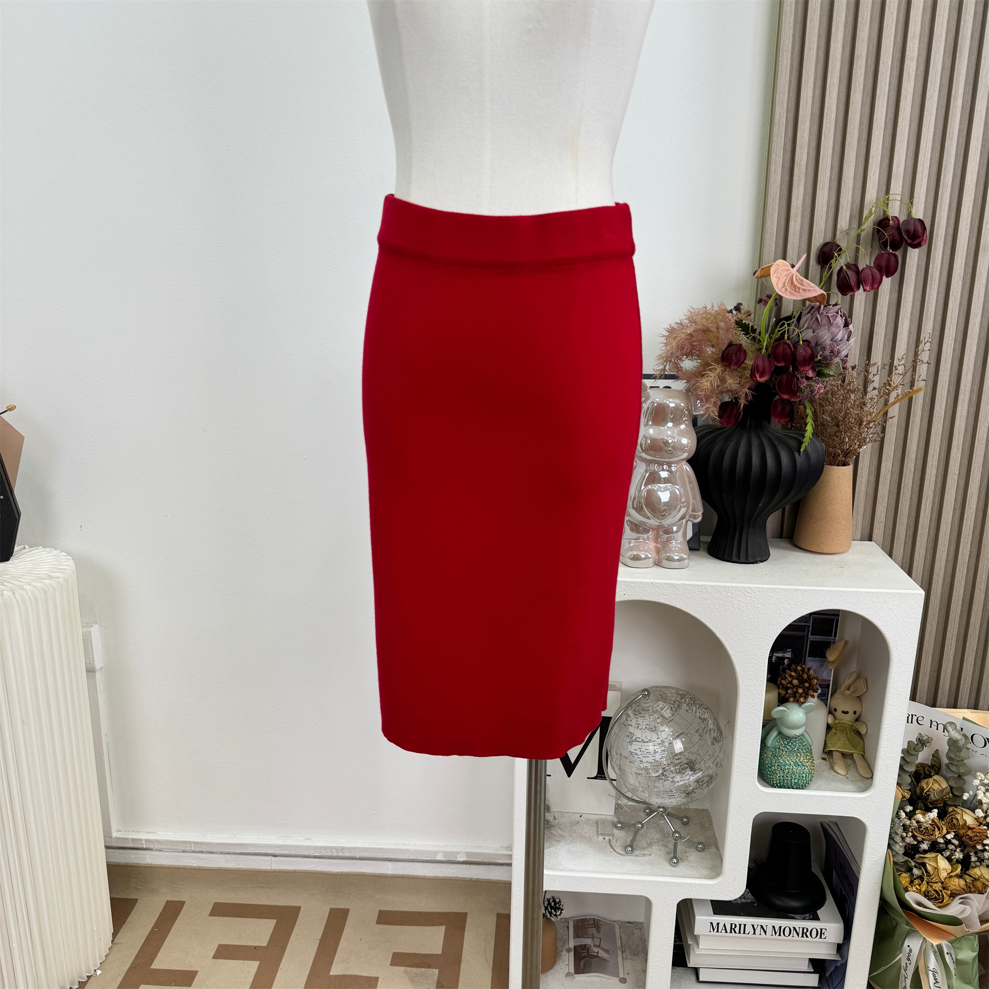 High-Density Knit Bodycon Skirt with Elastic Waist and Slit