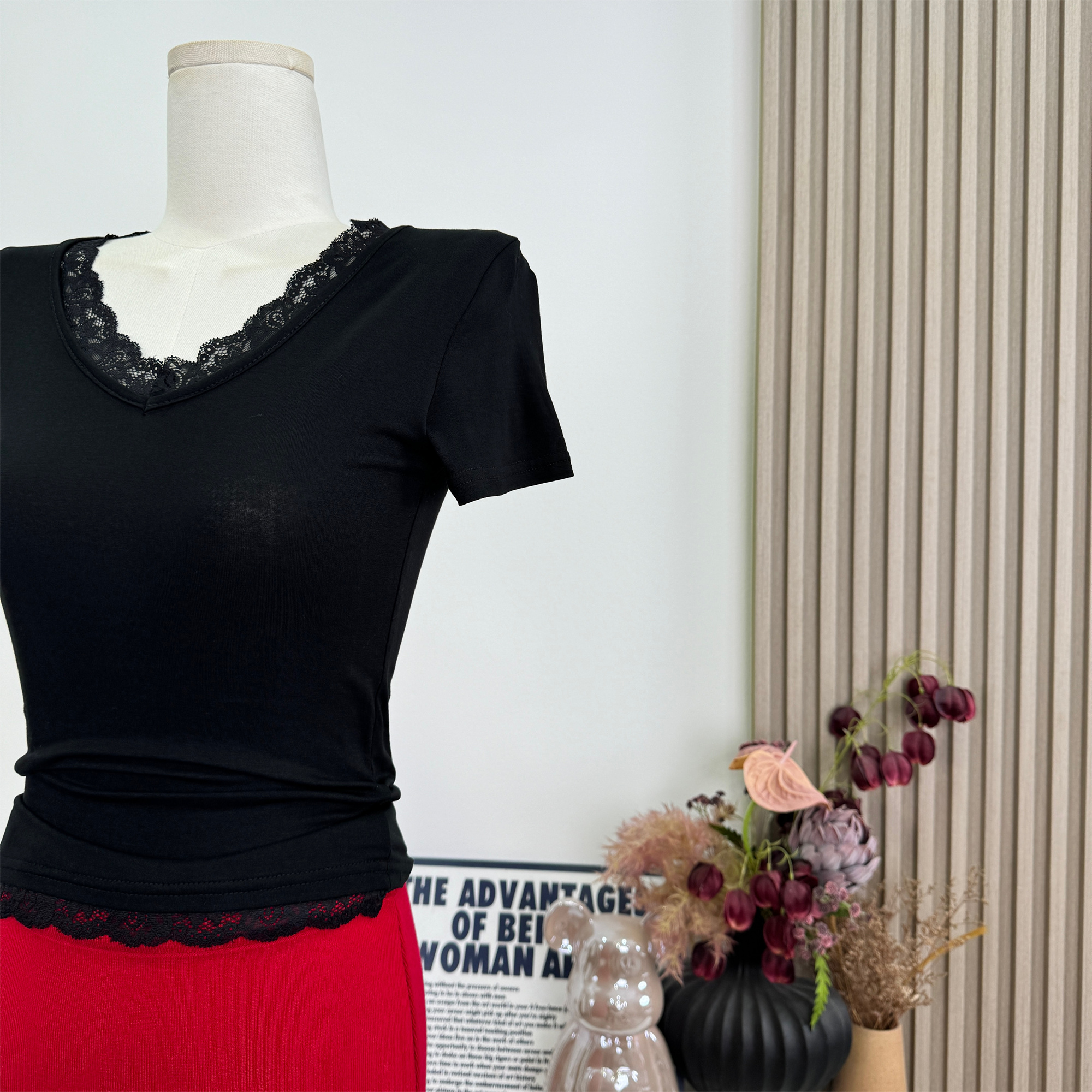 High-Density Knit Bodycon Skirt with Elastic Waist and Slit - Image 3
