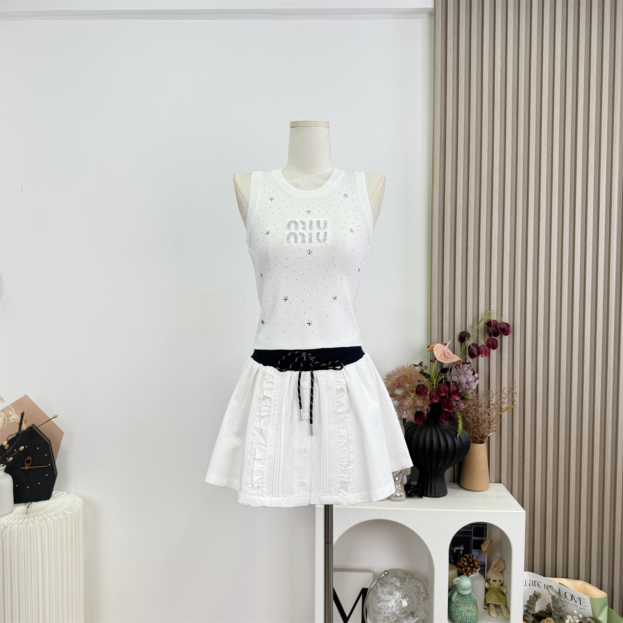 qiauuu-white-puff-a-line-mini-skirt-for-women-sweet-preppy-style_1