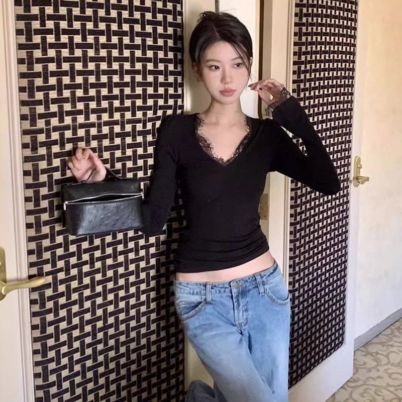V-Neck Lace Long Sleeve T-Shirt for Women Slim Fit Base Layer Top - Image 4
